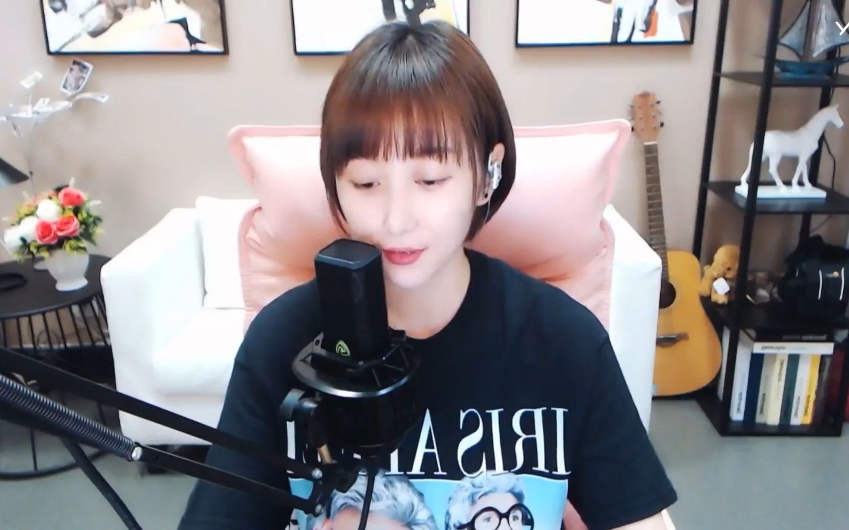 美女主播梁红演唱歌曲温柔乡优美歌声动人心弦