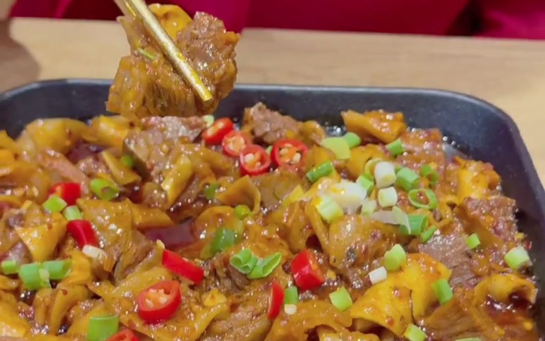 【美食教程】这样的铁板肚皮肉你一定没吃过