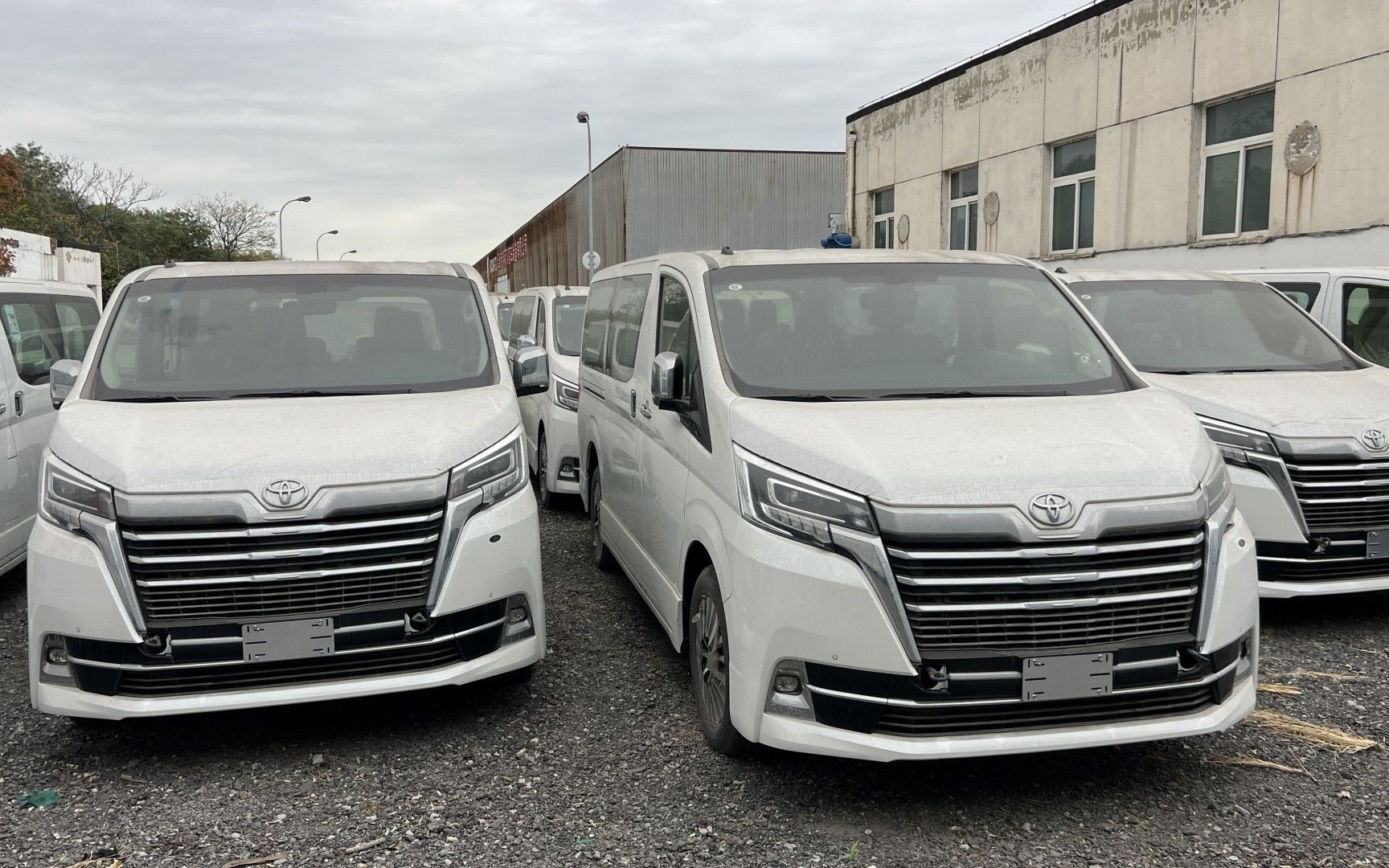 丰田格兰维亚萨尔法3.5六座大家觉得怎么样?90多万还有多少性价比