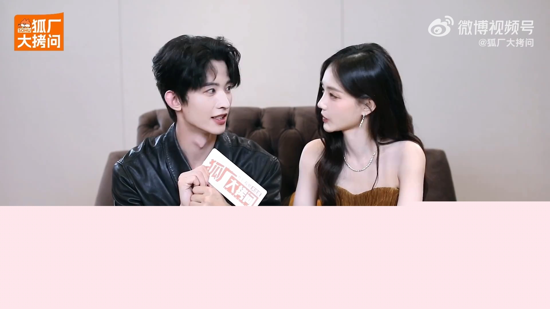 李一桐常华森回应同月同日生同山东老乡同演了《美人余》俩人简直是正缘搭档，常华森手机静音是李一桐设计的现场突发奇想果然女生就是懂女生的