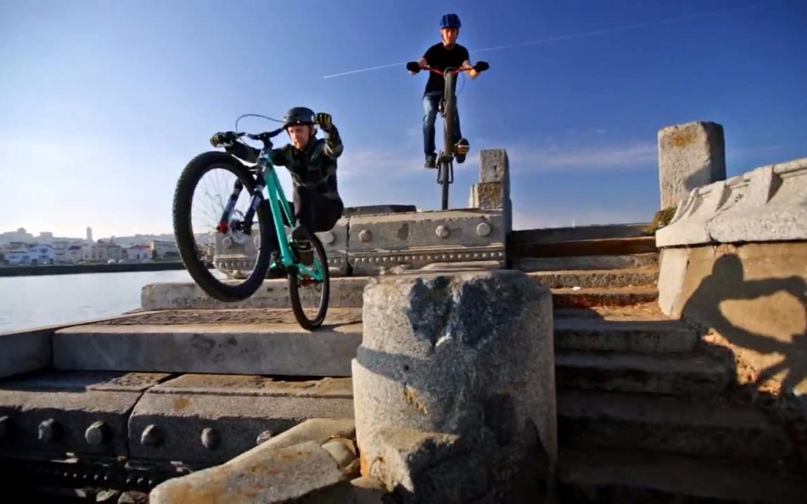 把bmx玩出了跑酷的感觉 现在的年轻小伙子越来越会玩了