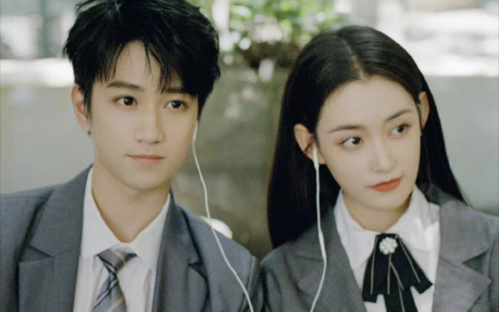 蒋依依×敖子逸:有没有导演给两位安排一部甜甜的青春校园剧