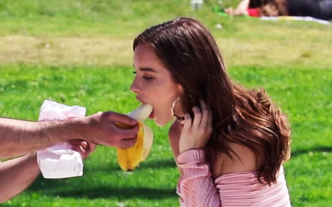 你可以喂我吃香蕉吗?