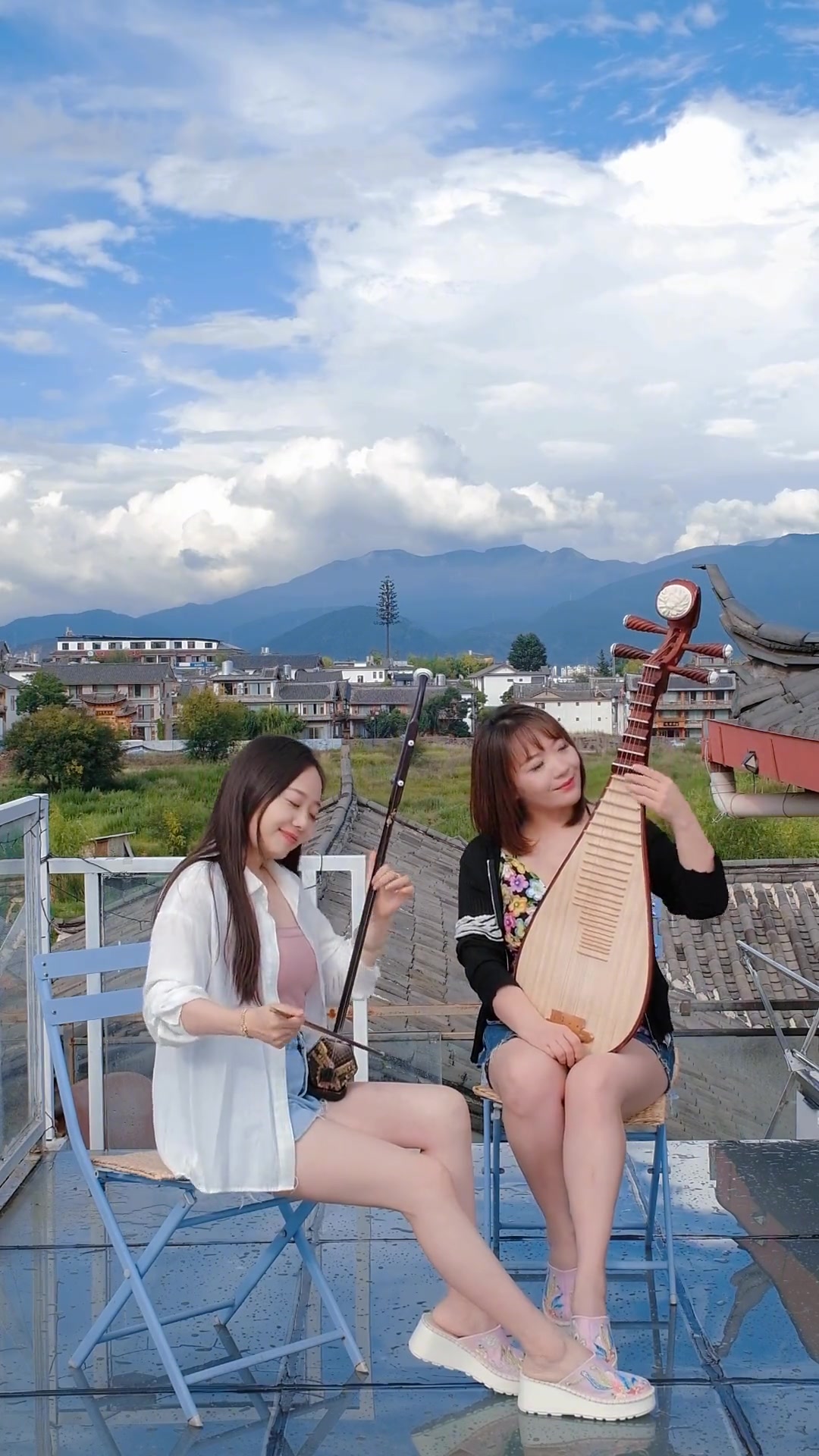 蓝天白云下与闺蜜一起用音乐滋养心灵糖果果二胡音乐琵琶教学民乐