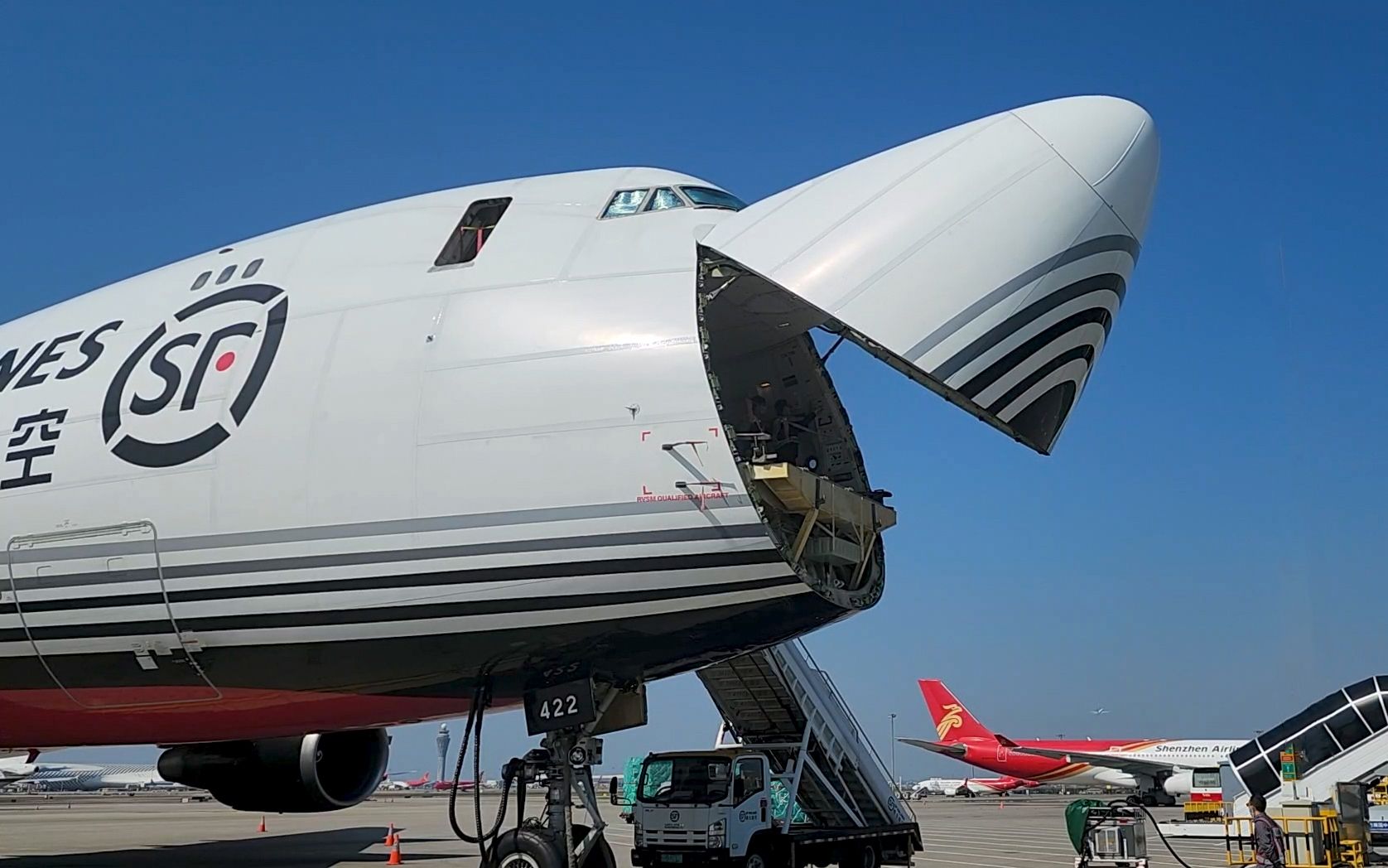 新年第一天 这架飞机哈哈大笑