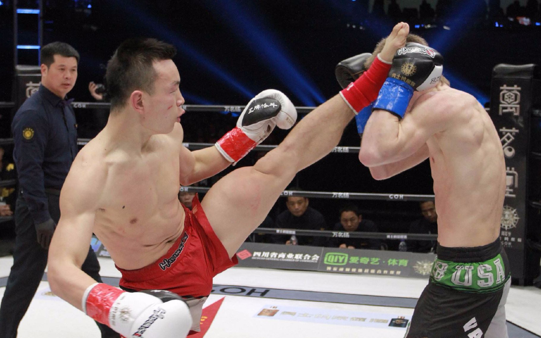 中国"小虎"铁英华爆头ko对手!这一腿太狠了,对手直接晕厥!