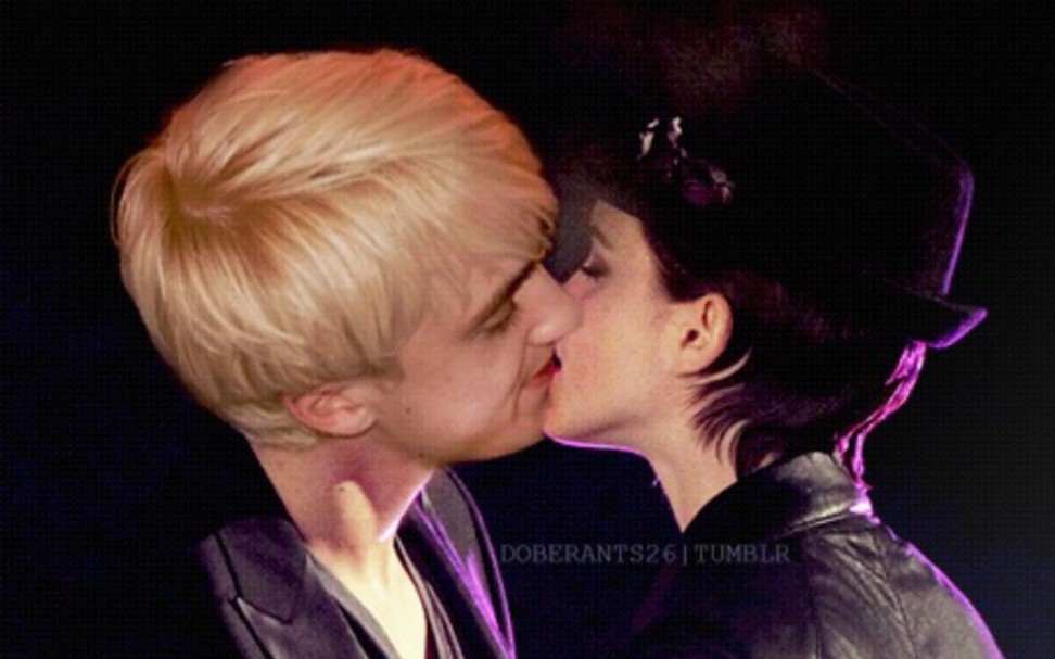 "每 日 亿 遍,羞 涩 暗 恋"