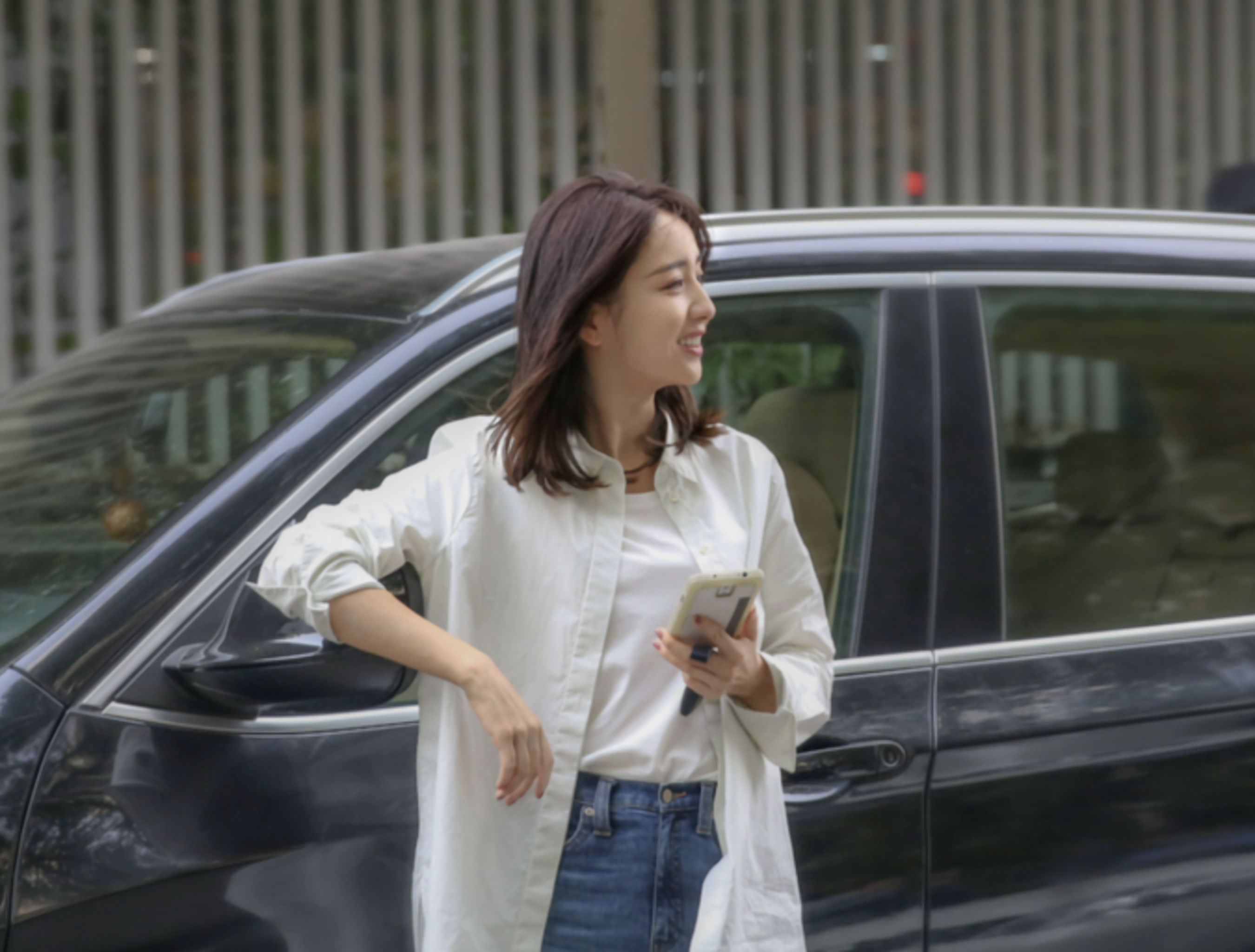 佟丽娅开300万奔驰大g,再看陈思诚的座驾,网友:家庭地位有差距