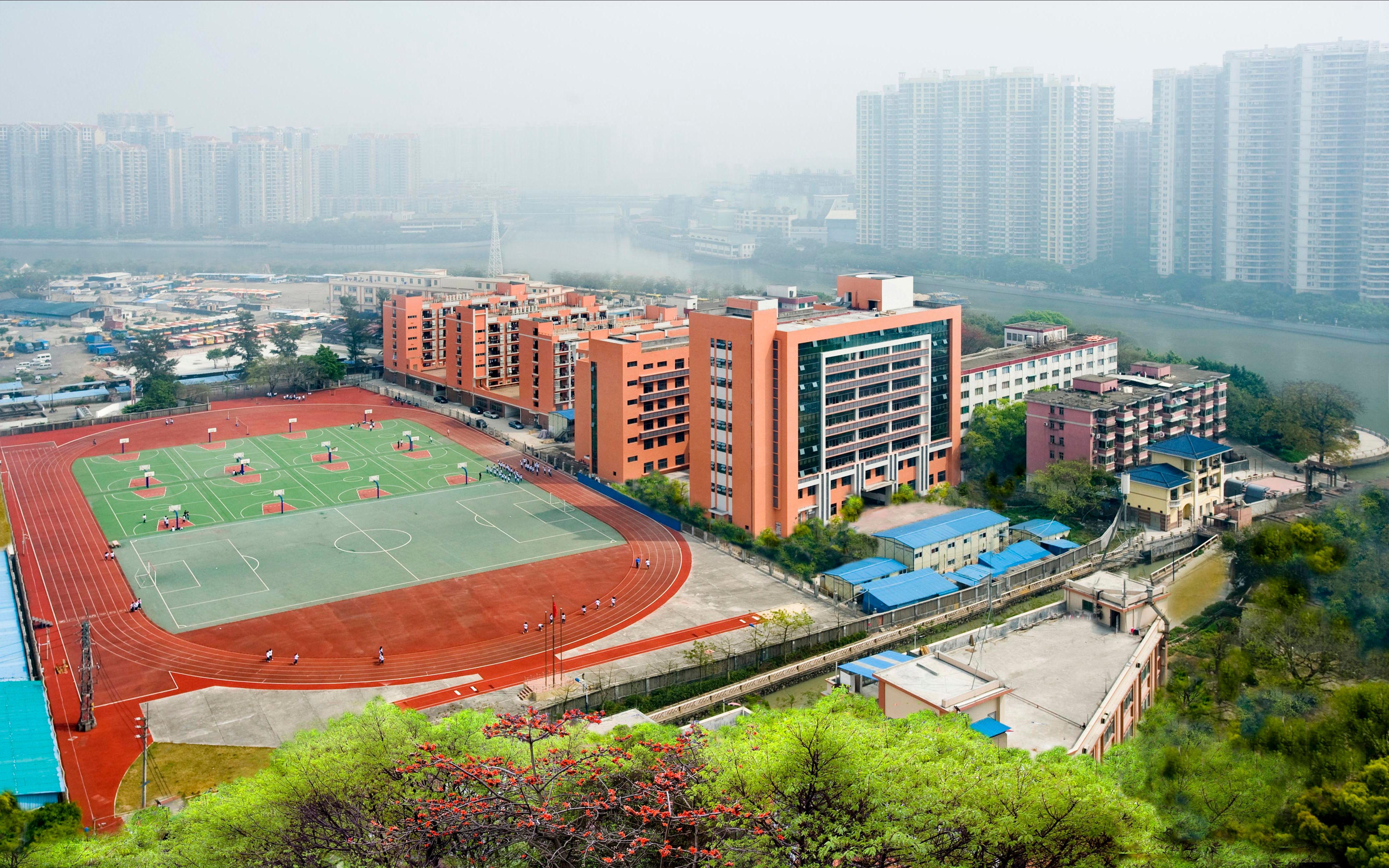 这是你看过最特效的学校宣传短片了