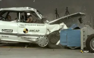 Video herunterladen: 1993款三菱Magna A-NCAP MPDB碰撞测试