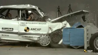 1993款三菱Magna A-NCAP MPDB碰撞测试