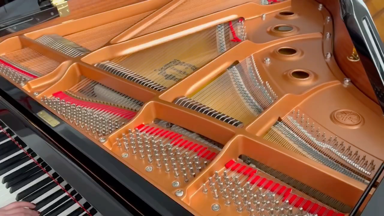 2013年雅马哈c1x 原装进口二手三角钢琴 裸琴原始状态 几乎全新_哔哩