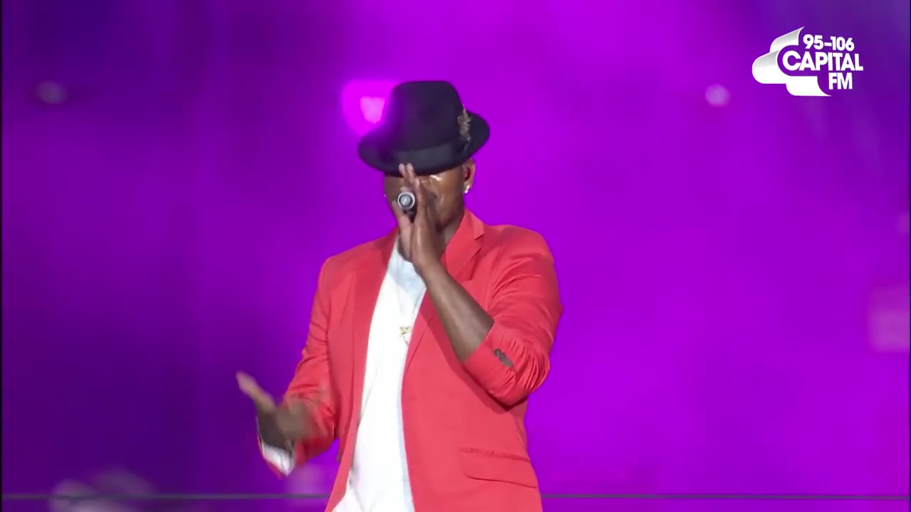 [图]Ne-Yo - 'Because of You, So Sick & Sexy Love' (现场)