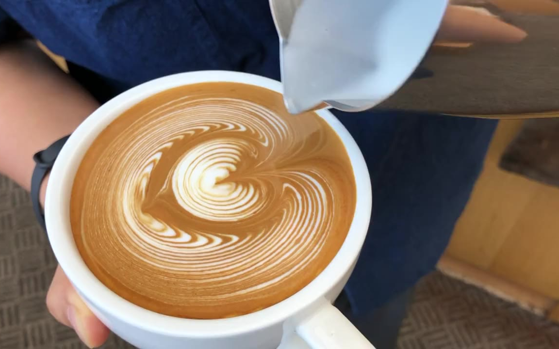【咖啡师】咖啡拉花,压纹郁金香