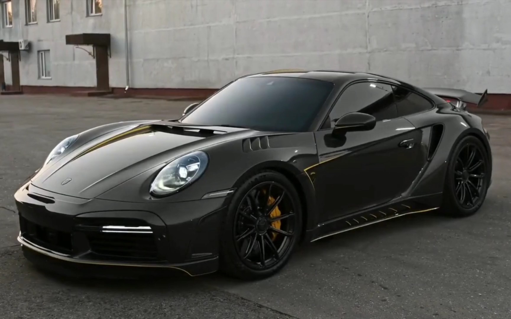 梦想之车!保时捷911 turbo s 黑武士