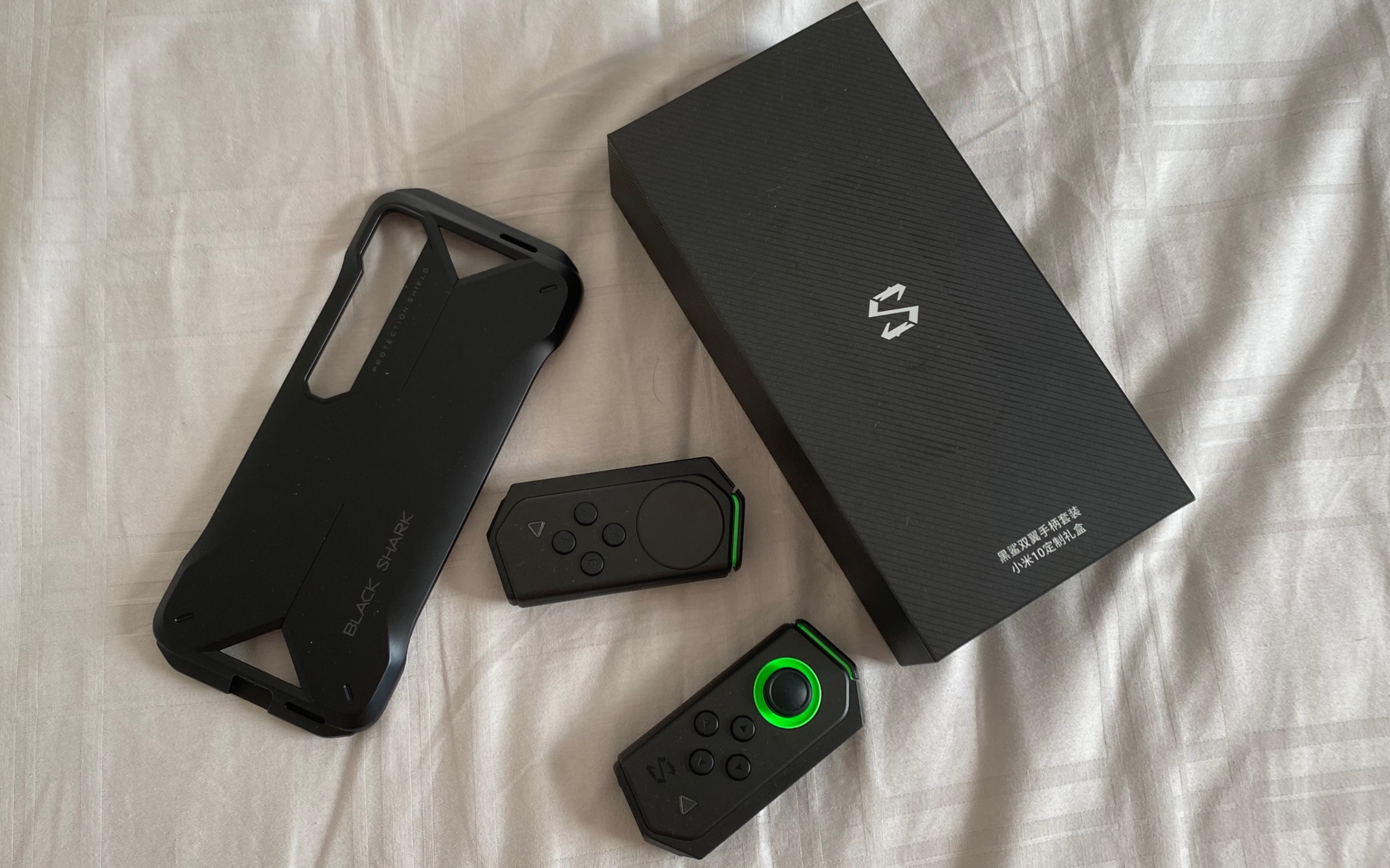 黑鲨双翼手柄mi10定制版 简单开箱_哔哩哔哩 (゜-゜)つロ 干杯~-bili