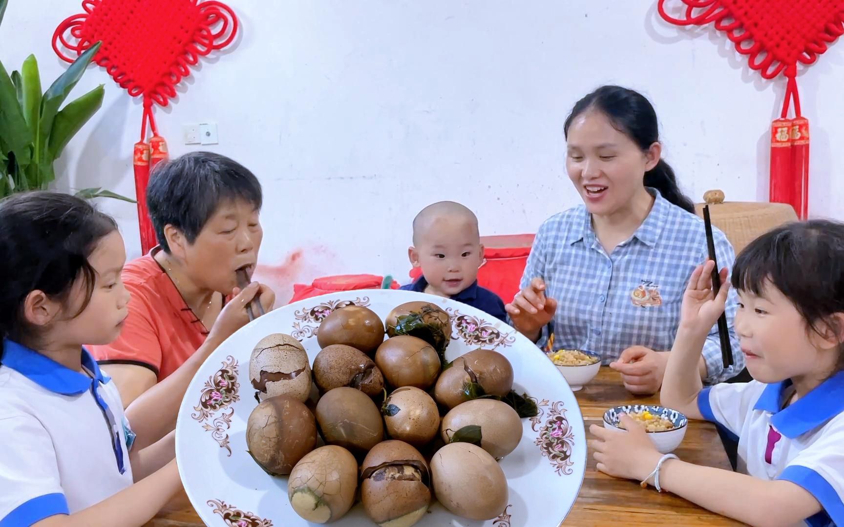 金银花煮鸡蛋,香气扑鼻,为什么在立夏吃鸡蛋?哔哩哔哩bilibili