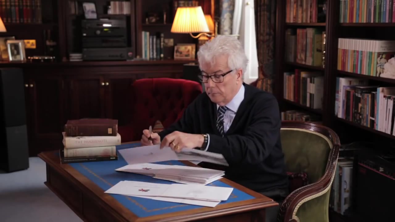 [图]Ken Follett's Seasonal Message 2014