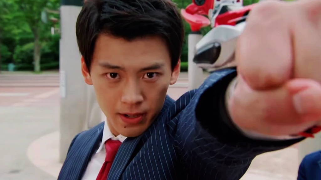 腰带先生请与我在转两圈!