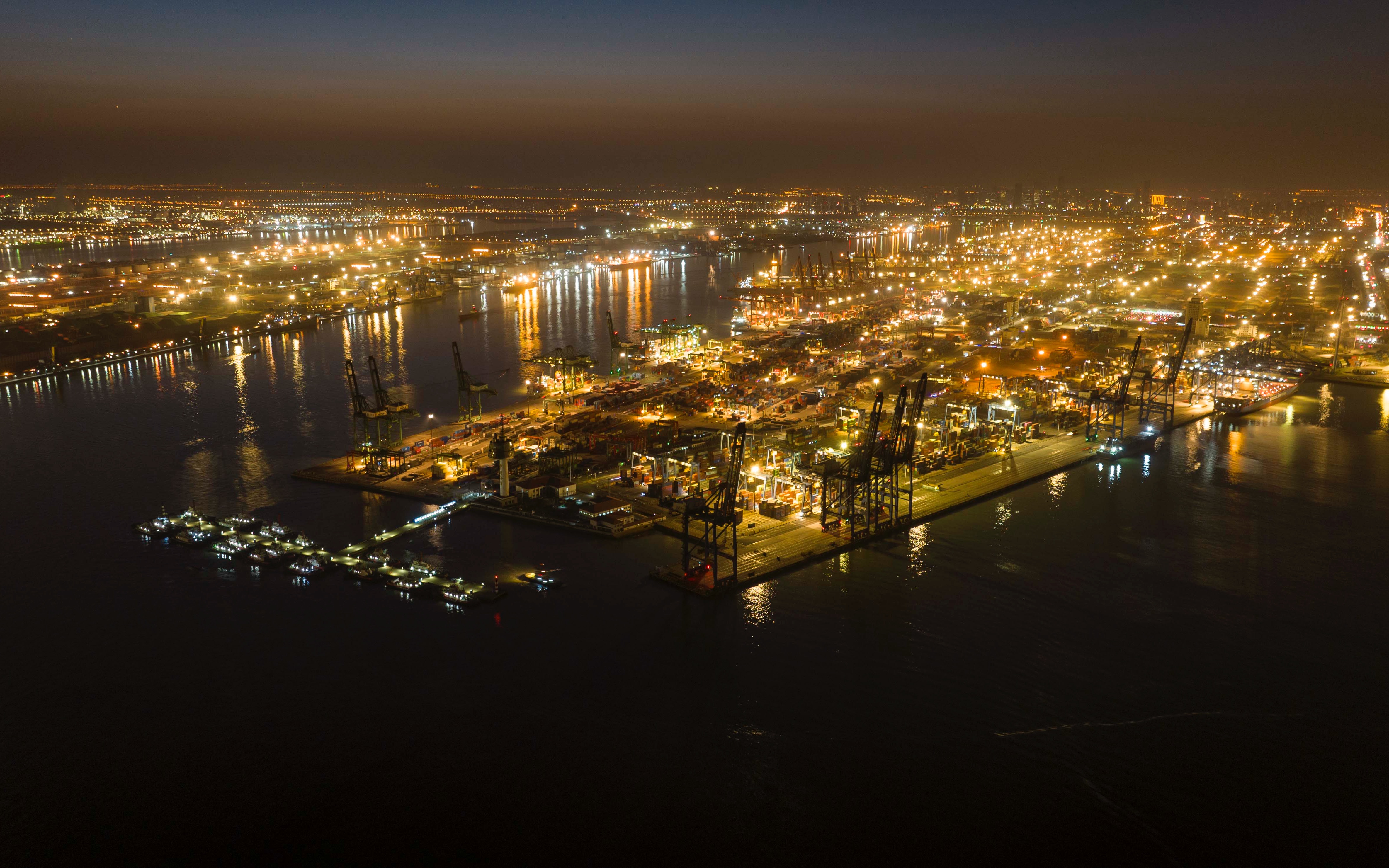 航拍天津港夜景
