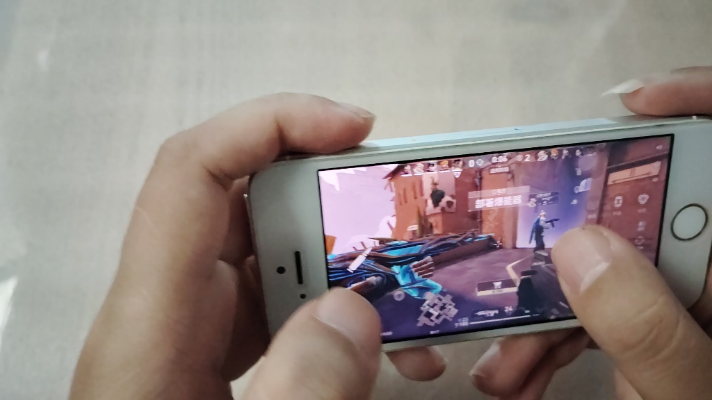 苹果5se玩无畏契约手游
