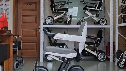 邦邦智能折叠电动轮椅