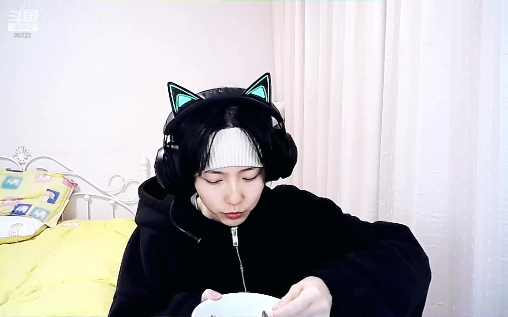 【成果/狗哥/雪梨】直播了!破事有吻戏大家期待一下!(*75▽75*)