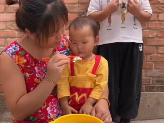 妈妈都是爱你们的!只是妹妹太小了!需要照顾!哔哩哔哩bilibili