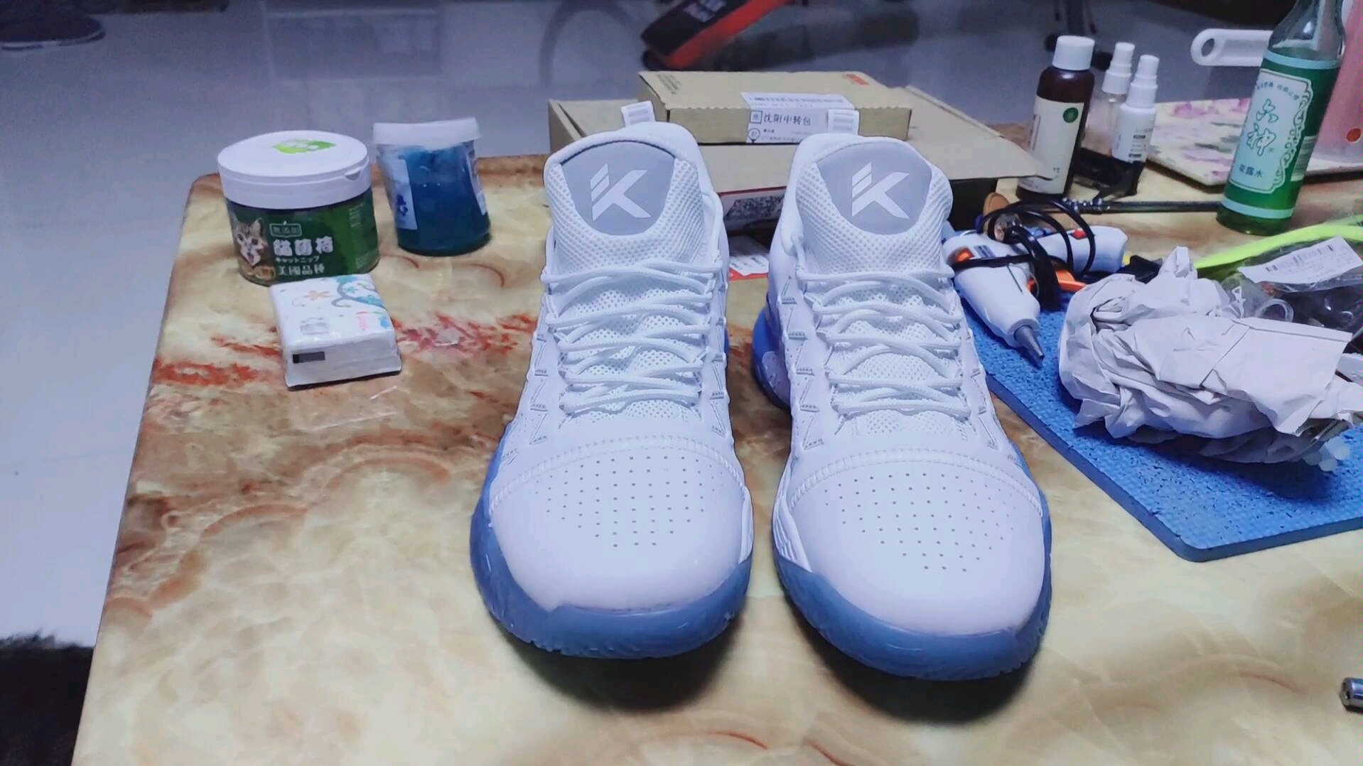 安踏轻骑兵3皮革版