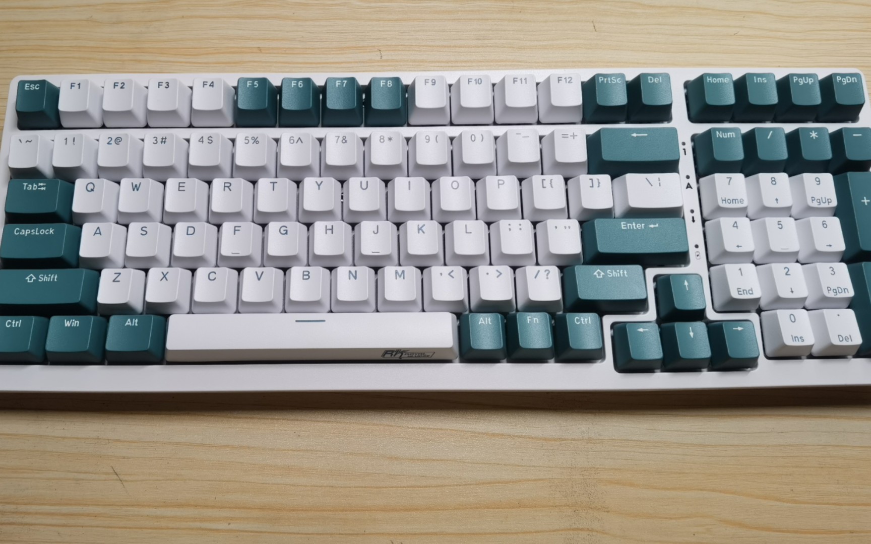 活动  开箱rk98七彩虹轴键盘—翻车,但又没完全翻车