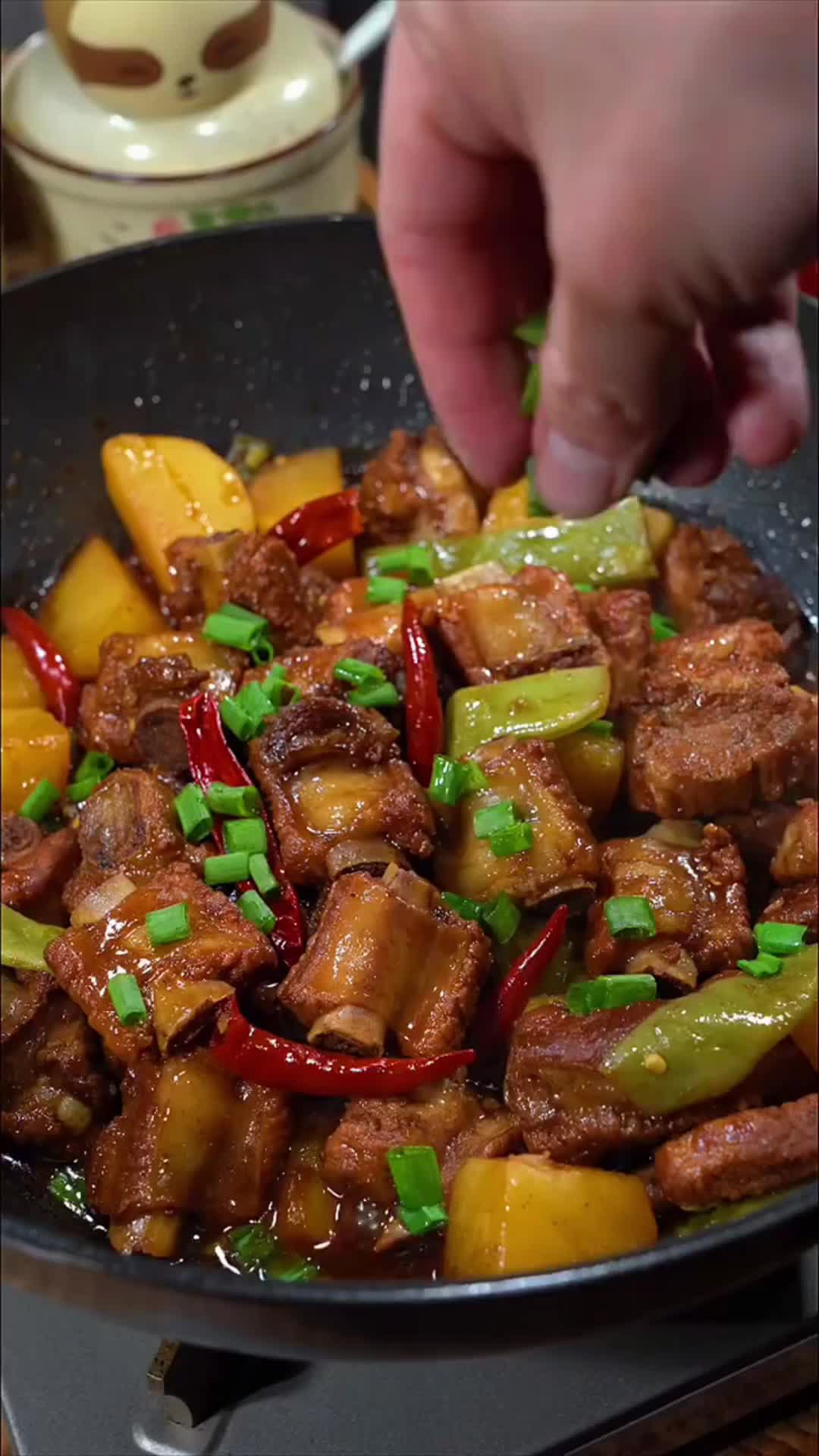不管走到哪里,黄焖鸡米饭总是让人怀念的味道