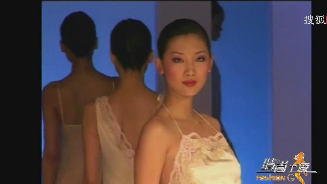 爱慕 2002敦煌内衣秀 (1)