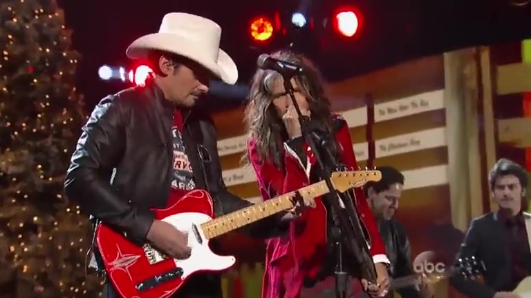 [图]Run Run Rudolph (CMA Country Christmas 2014) 现场版-Brad Paisley-Steven Tyler