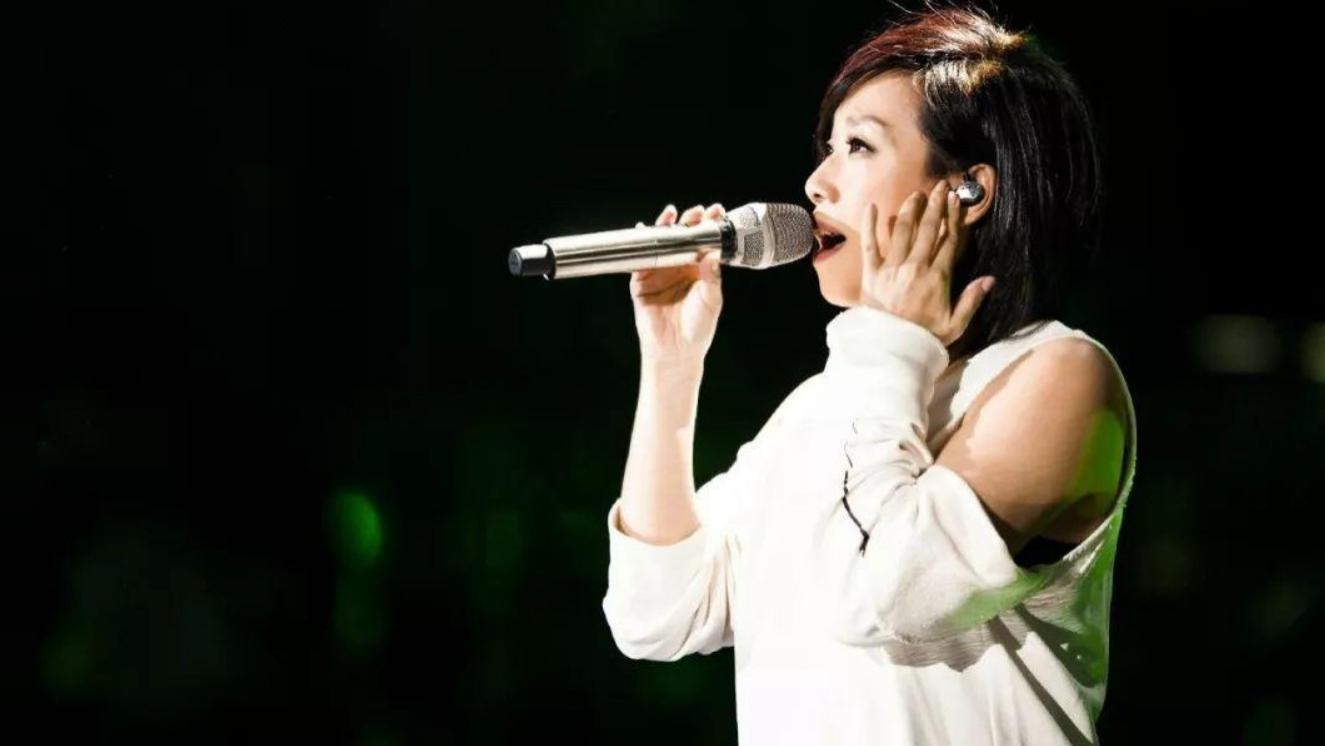 林忆莲神级经典,一首《为你我受冷风吹》爱而不得终成往事,听着听着就