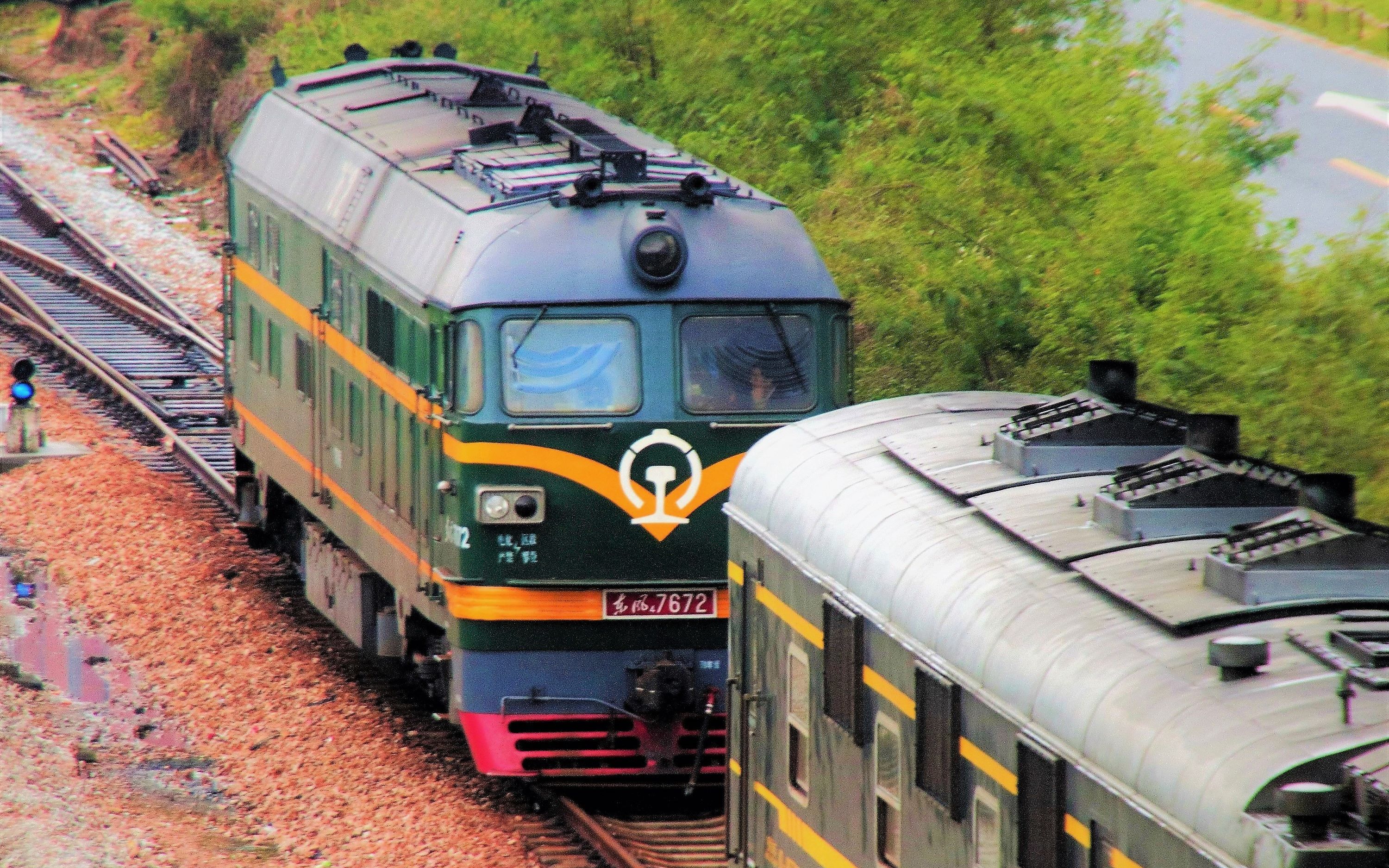 df4b-7672于深圳西站调车