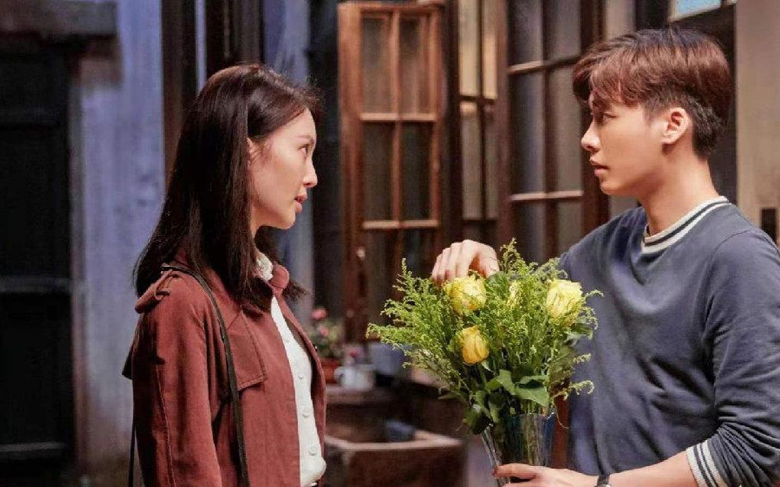 因戏生情?李易峰金晨双方否认恋情:别看图编故事