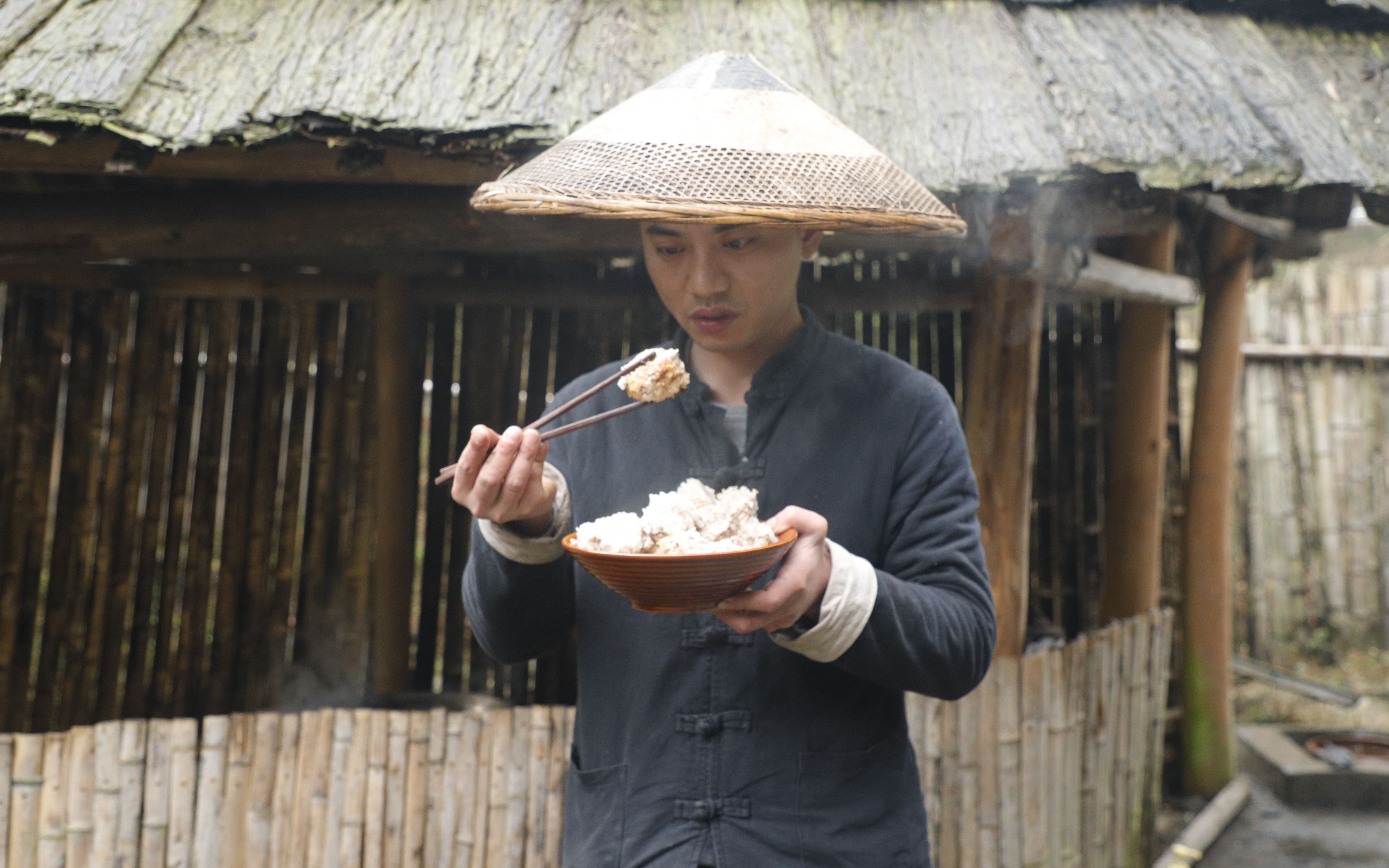 伍阿哥做一道湖南年夜菜雪花丸子,微甜软嫩,老人和小孩都爱吃哔哩哔哩bilibili