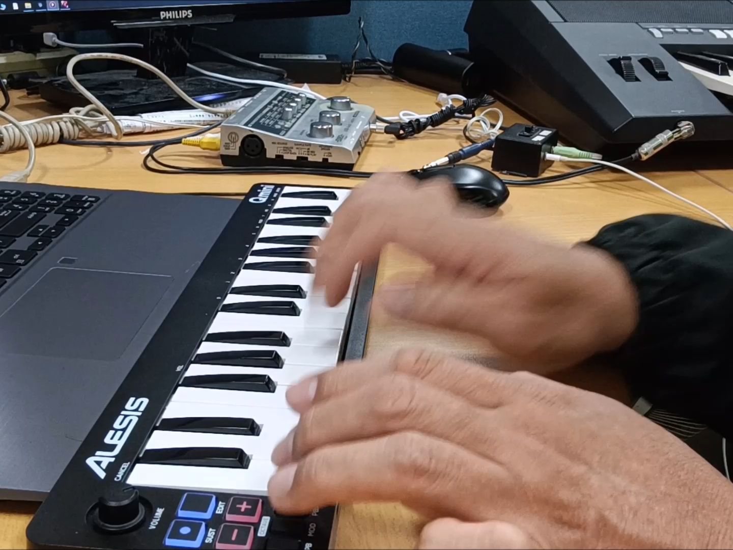 alesis qmini midi键盘套用bfd爵士鼓软件音源试打