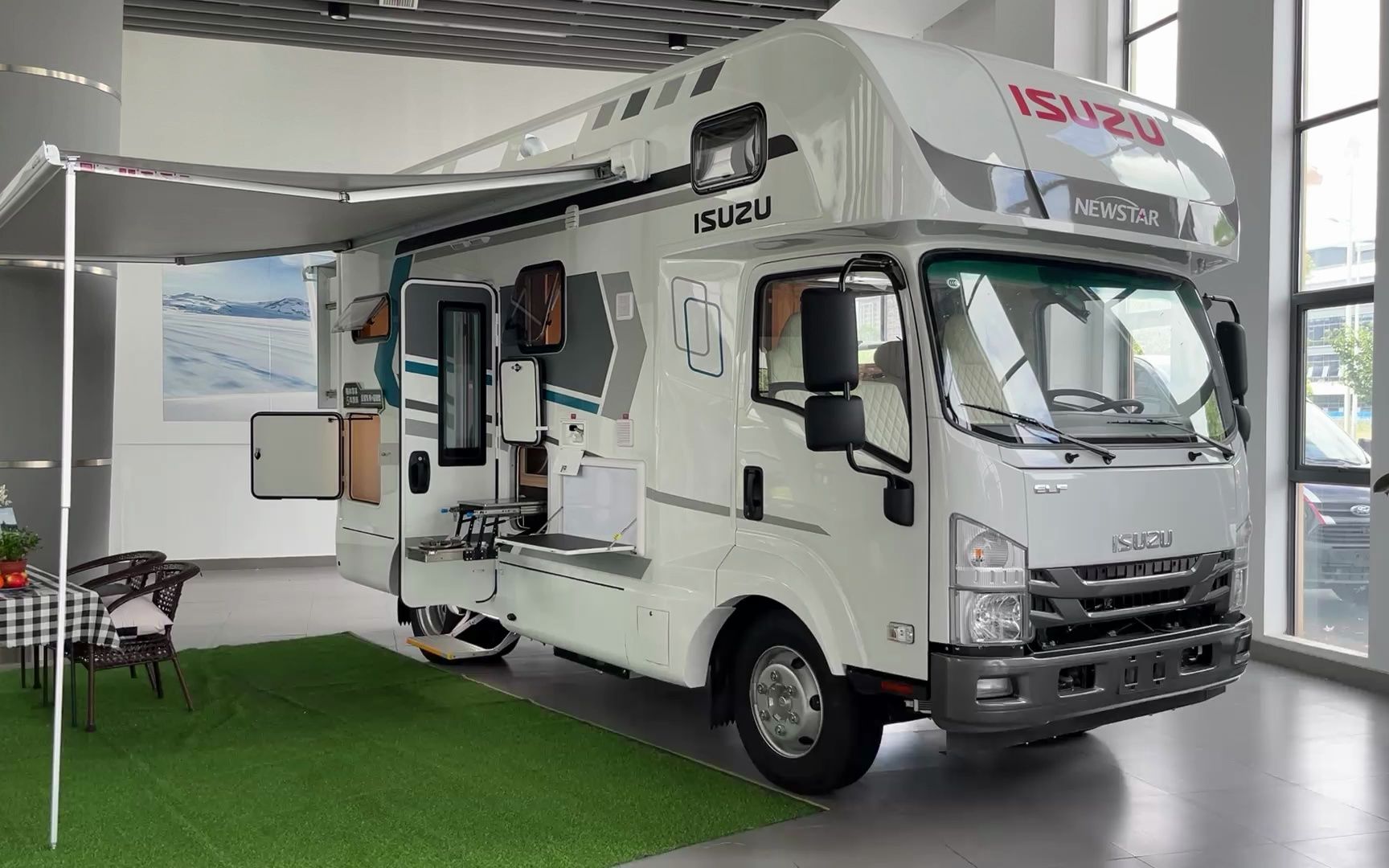 带双床房和大床房的五十铃平头中卡房车