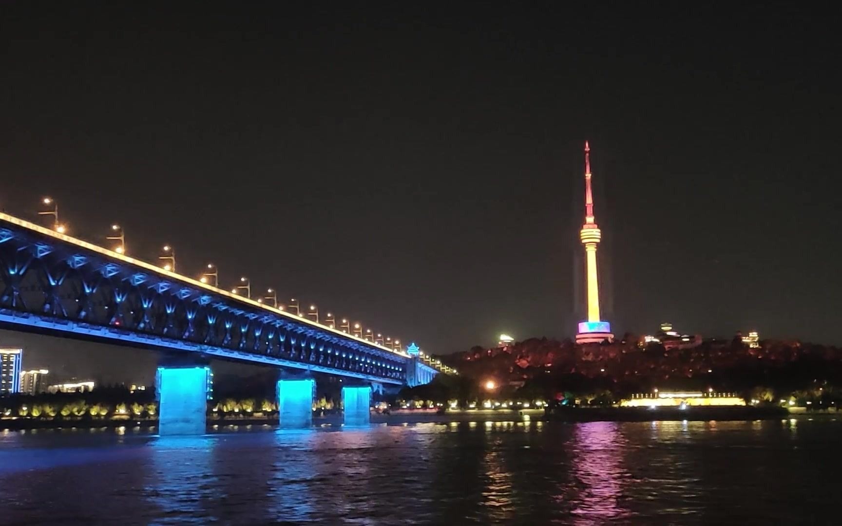 五一假期vlog来欣赏一下夜晚武汉的绝美江景吧_哔哩哔哩_bilibili
