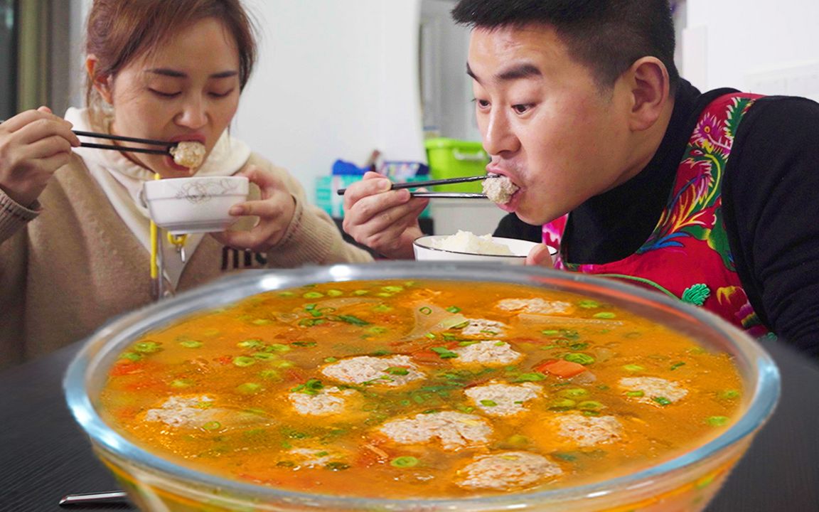 超小厨三斤猪肉剁馅自制30颗四川大刀丸子夫妻俩吃肉喝汤过瘾