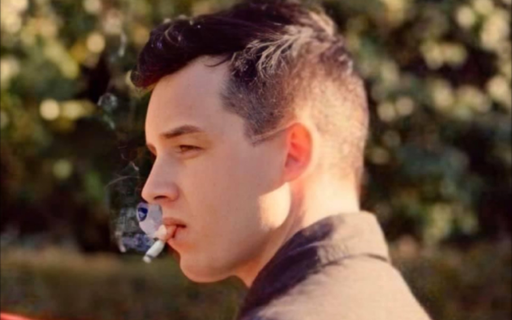 [图]【Noel fisher/shameless】Mickey is s~m~o~king