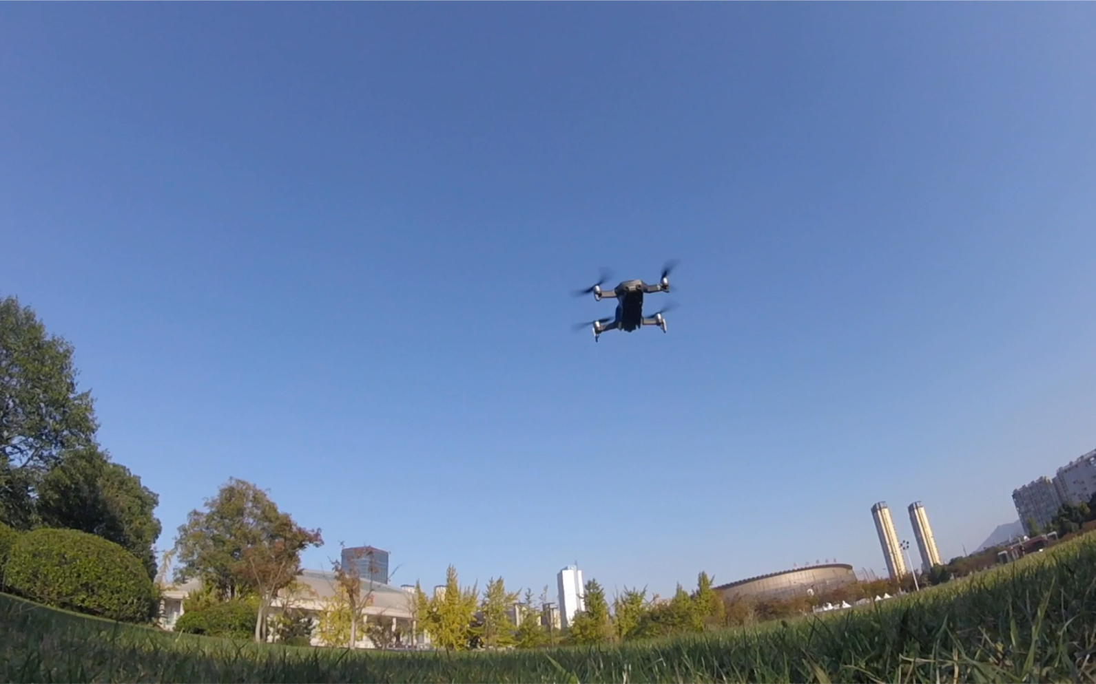 穿越机跟拍大疆航拍机fpv