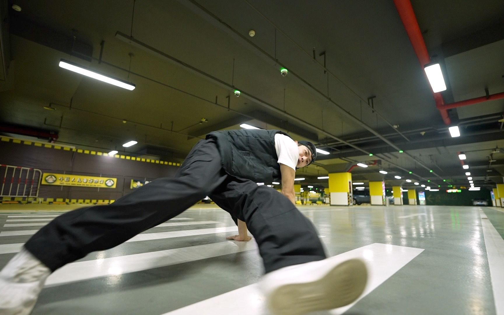 穿梭过街 3steps move #bboy #footwork #北腿 #ilovefootwork