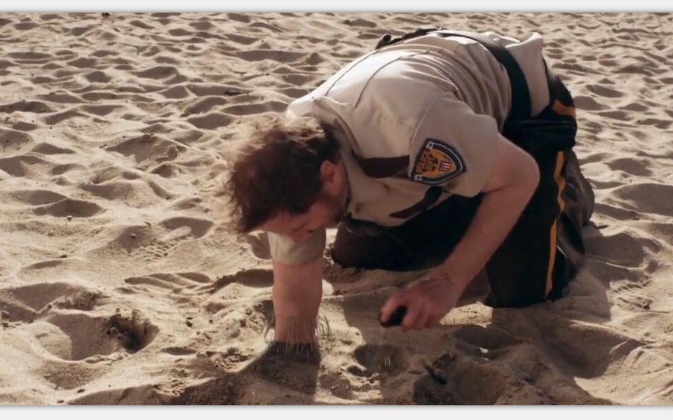 沙子怪物沙滩下面藏着食肉怪物人只要一碰到沙子就被怪物吞食