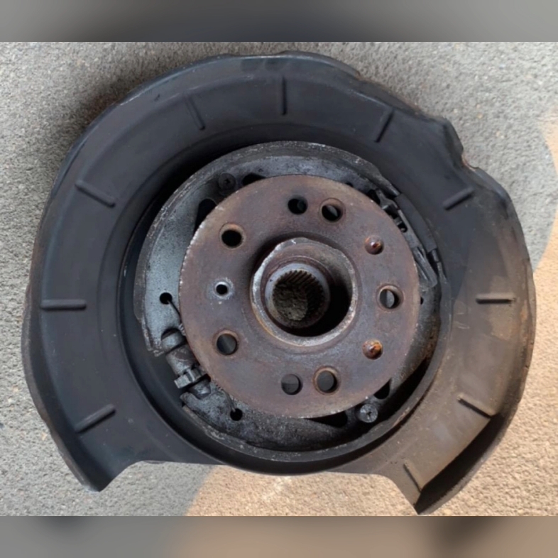 奔驰r300r320车轮轴承轴头羊角