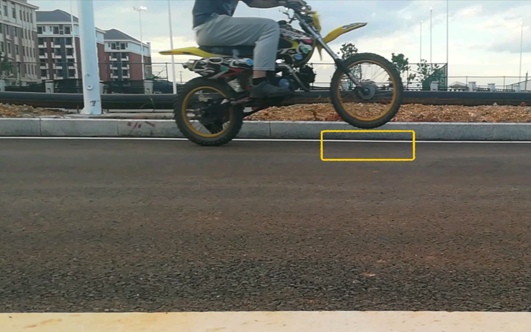 摩托车弹弹弹起步