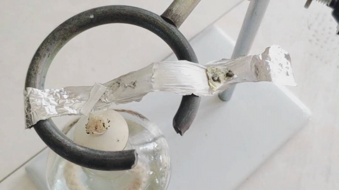 化学实验:镁条燃烧