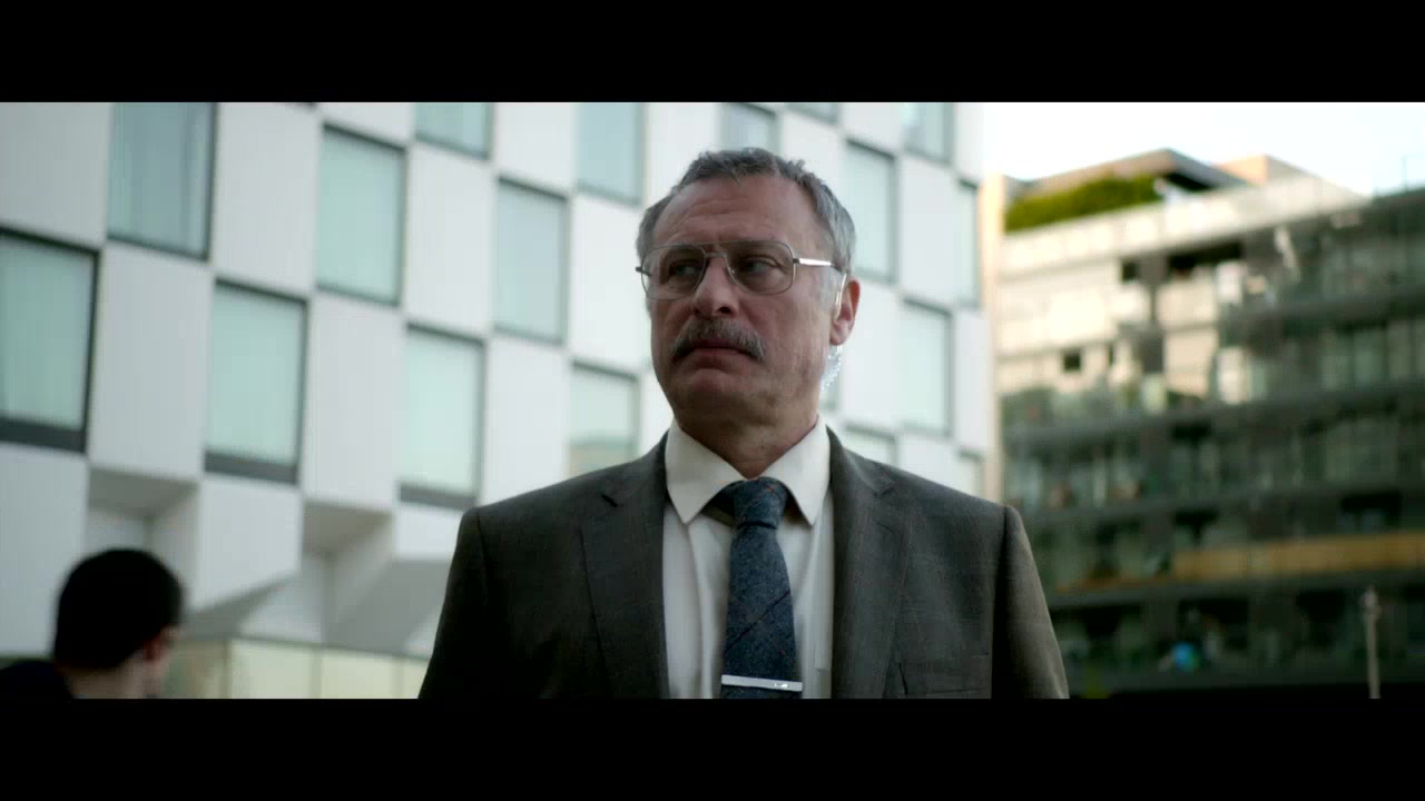 绝对控制27计划开始麦克与亨利克联手获取艾德家的u盘途中被艾德发现