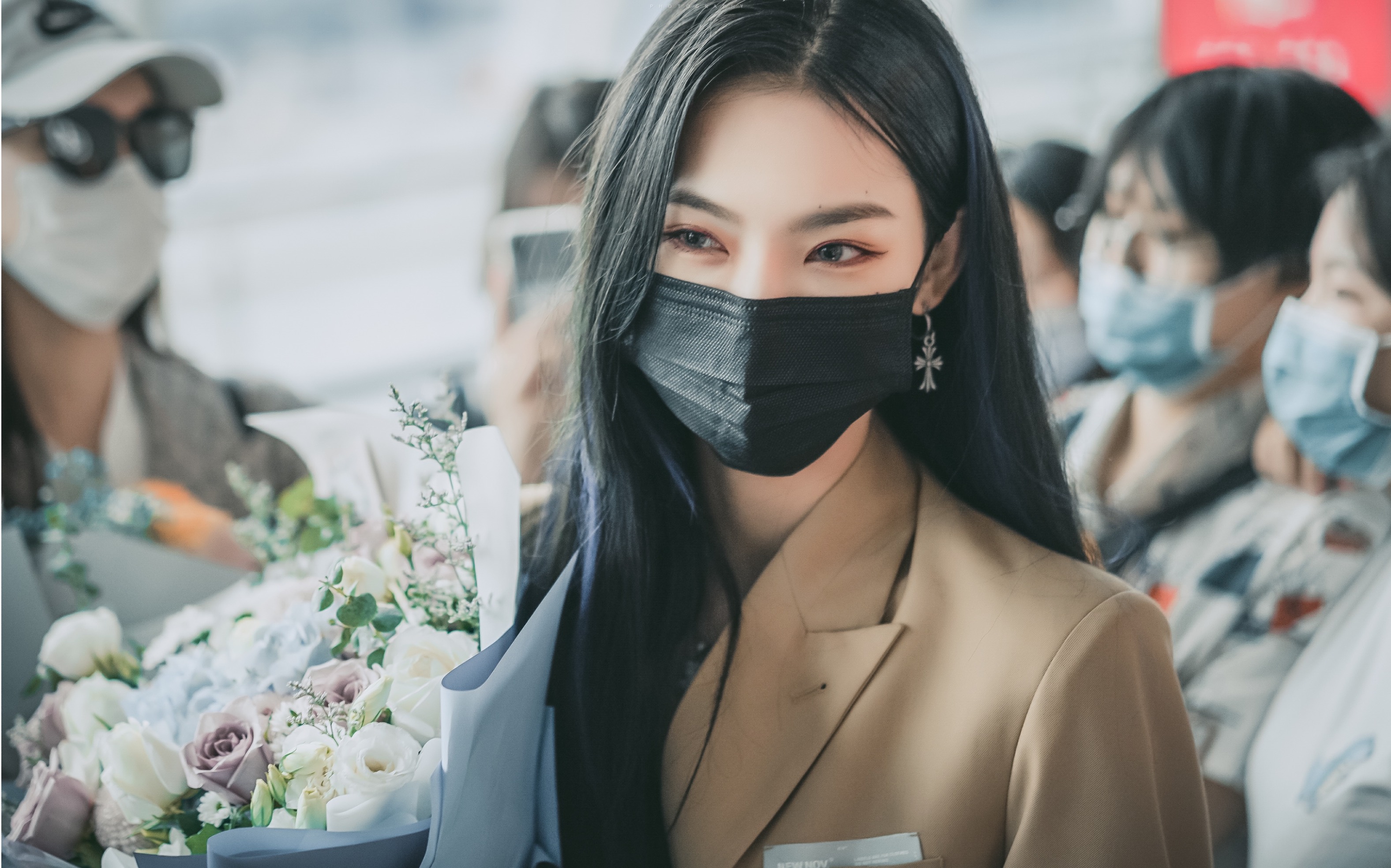 【曾可妮】搞到漫撕女了!这眼睛是狐狸转世吧丨白云机场送机